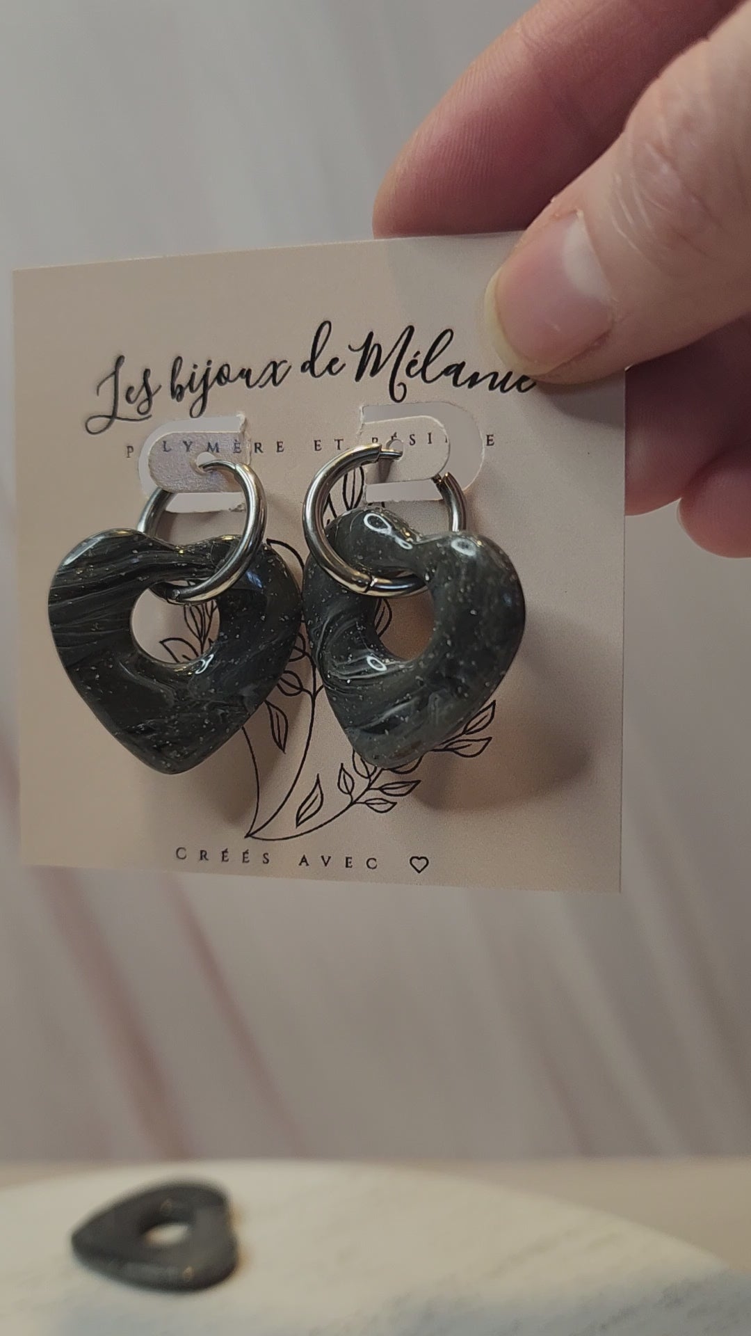 Boucles d'oreilles cœurs gris noir - Créoles hypoallergéniques