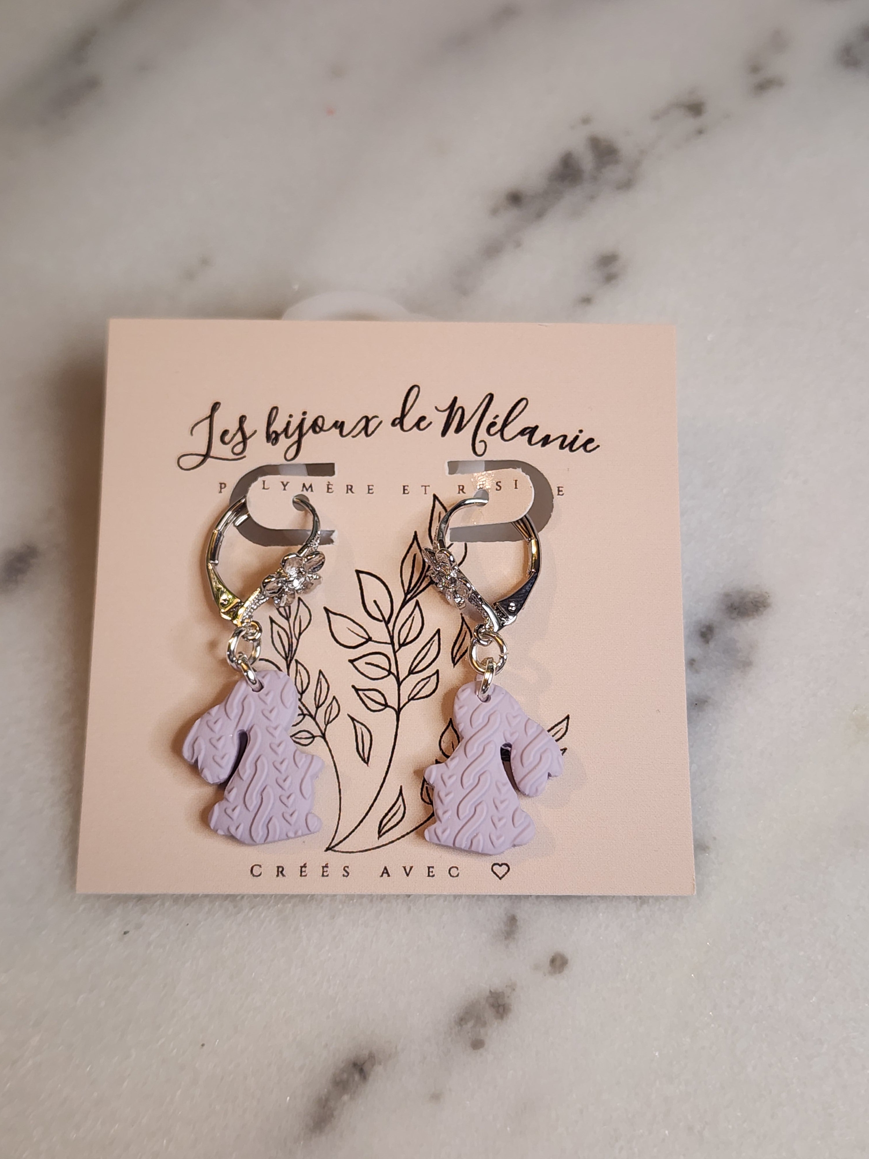 Boucles d'oreilles lapins blanc ou lilas texturés fait à la main avec crochets en acier inoxydable