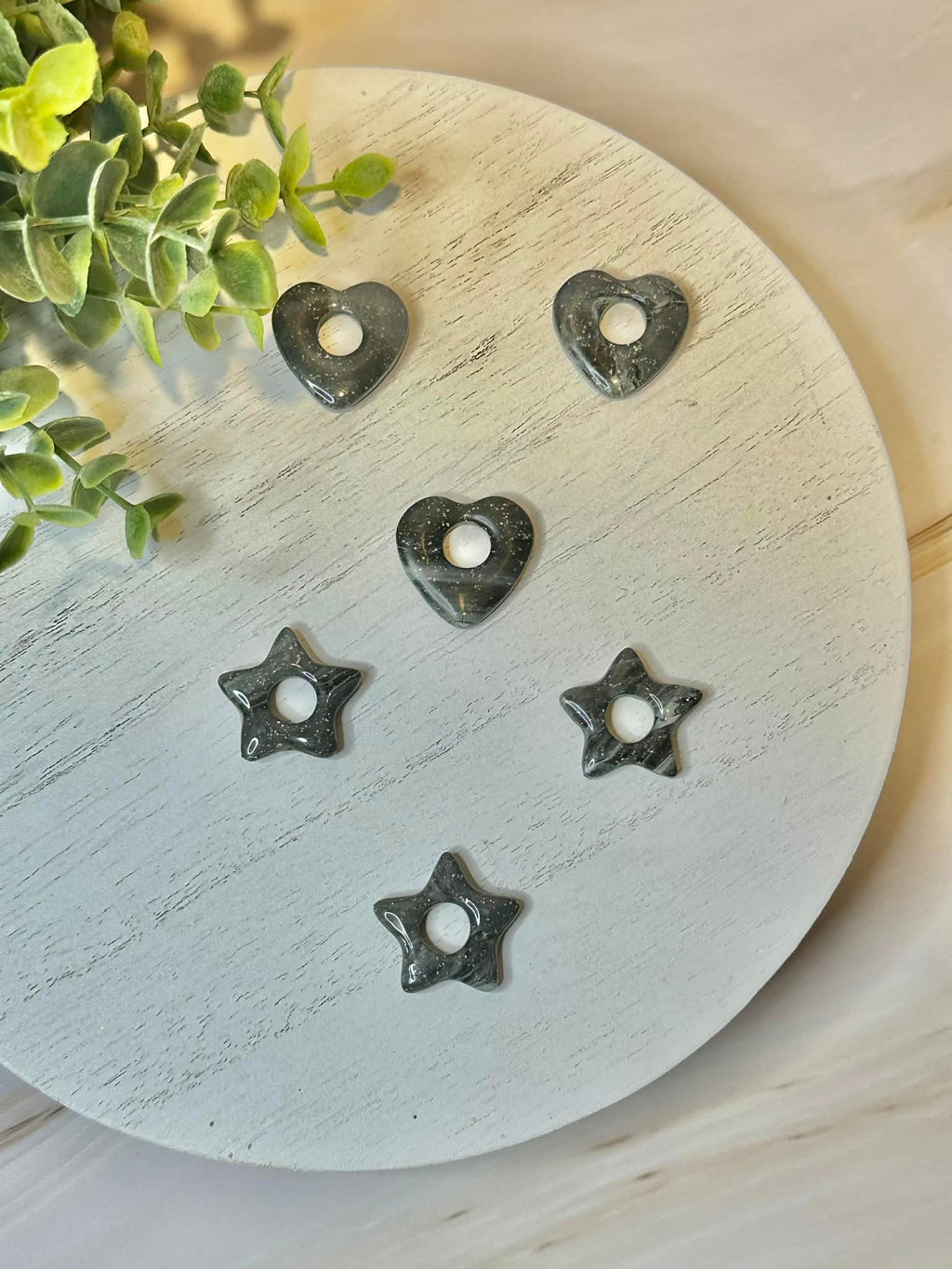 Boucles d'oreilles cœurs gris noir - Créoles hypoallergéniques